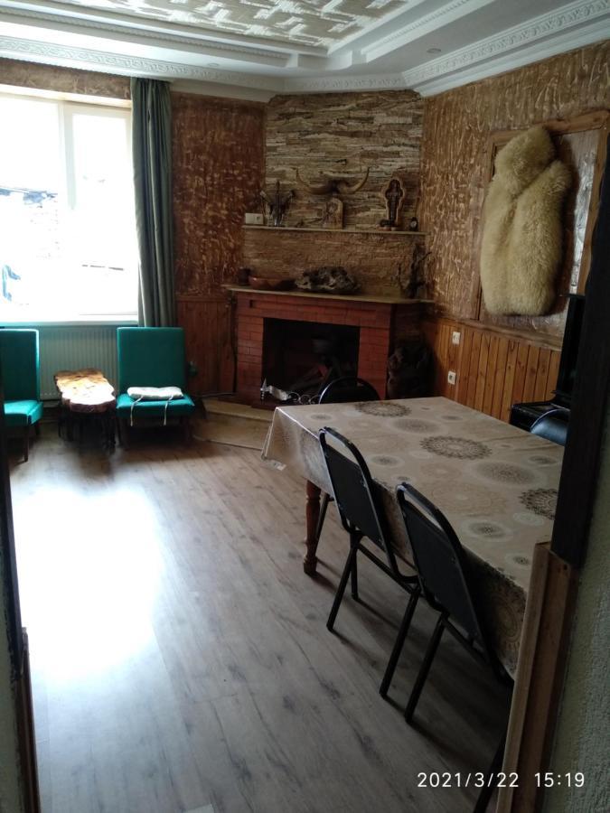 Qusha Guesthouse Meeting In The Mountains And Views Kazbegi Esterno foto
