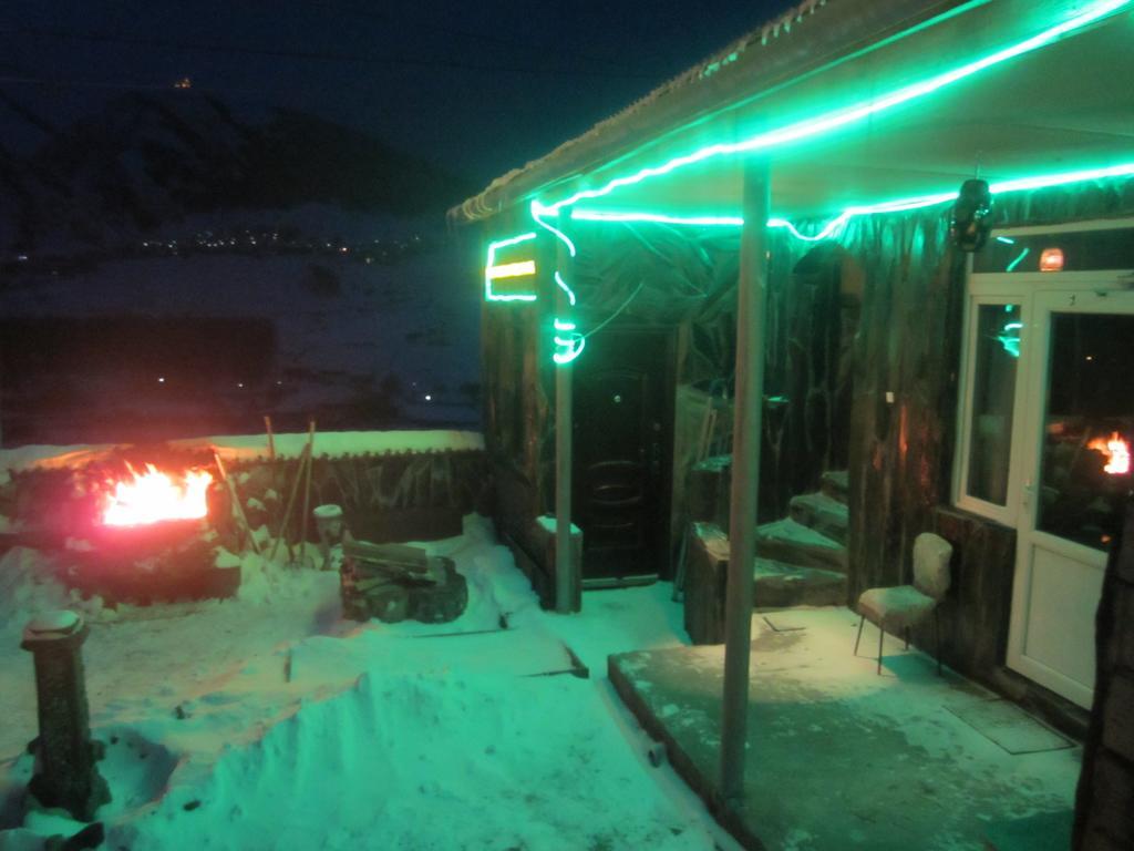 Qusha Guesthouse Meeting In The Mountains And Views Kazbegi Esterno foto