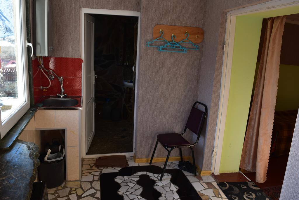 Qusha Guesthouse Meeting In The Mountains And Views Kazbegi Esterno foto