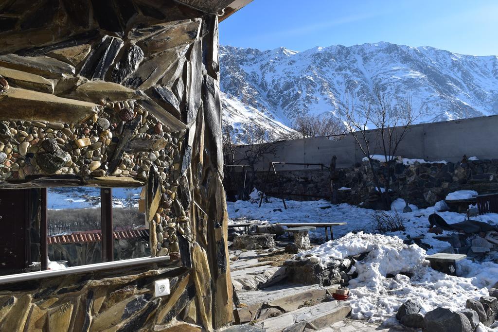 Qusha Guesthouse Meeting In The Mountains And Views Kazbegi Esterno foto