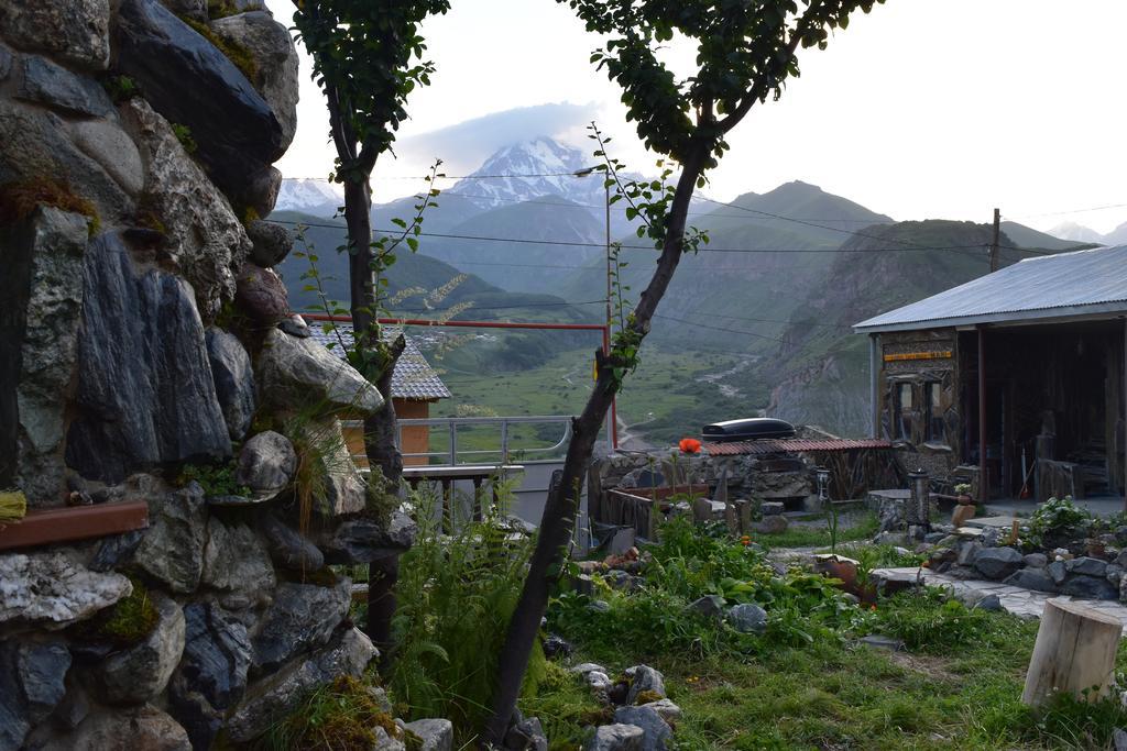 Qusha Guesthouse Meeting In The Mountains And Views Kazbegi Esterno foto