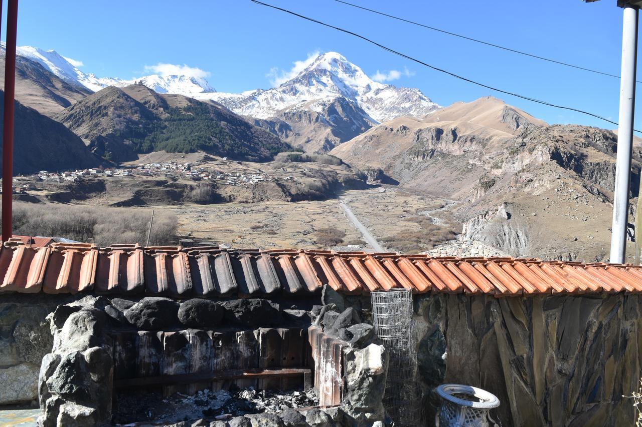 Qusha Guesthouse Meeting In The Mountains And Views Kazbegi Esterno foto