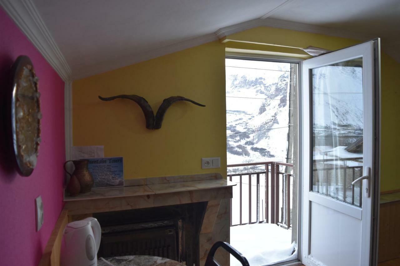 Qusha Guesthouse Meeting In The Mountains And Views Kazbegi Esterno foto